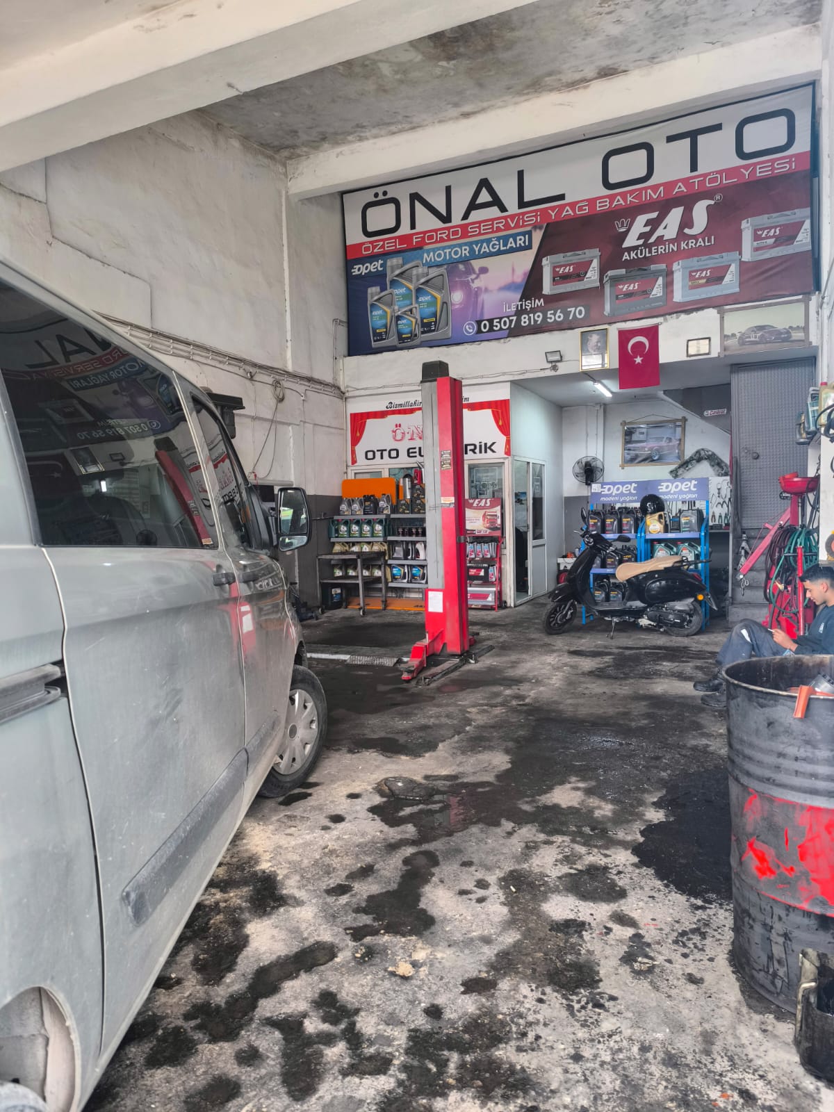 Liftte araç çalışması